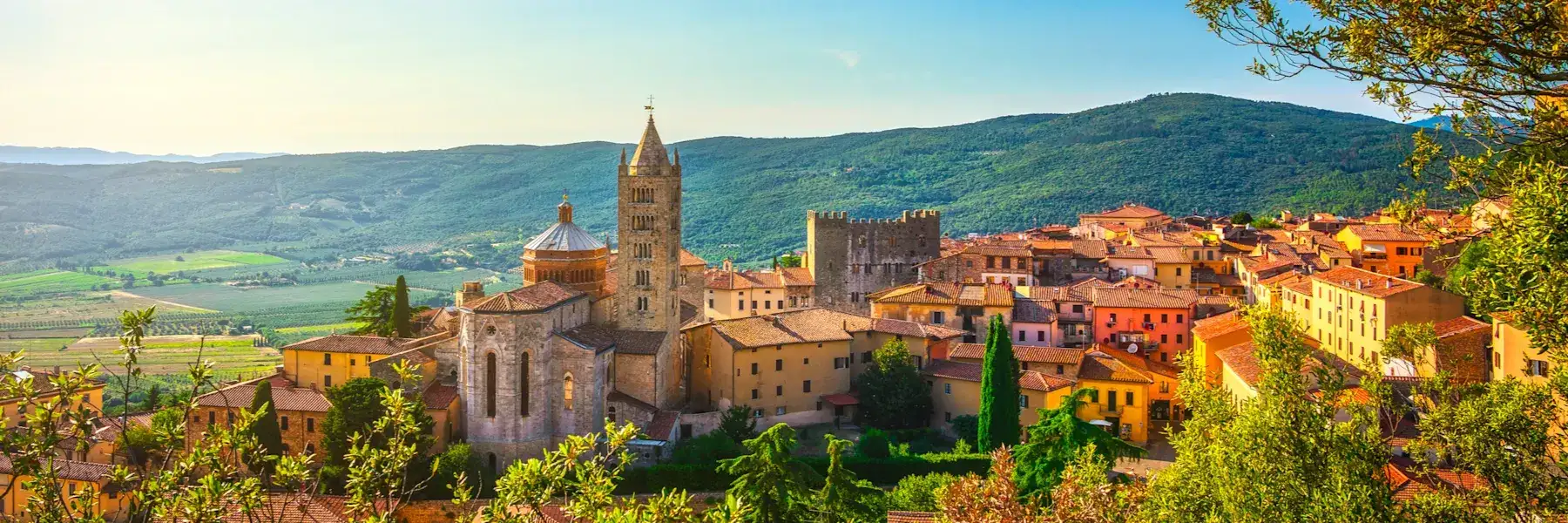 Tuscany Italy - Rolling hills, vineyards and charming countryside venues